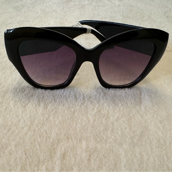 NWT ANTHRO Oversized Cat Eye Sunglasses (black) - Picture 5 of 8